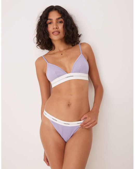 Calvin Klein Geribbelde String Van Modal in het Purple