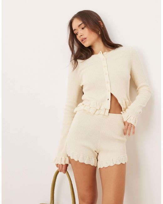 Short d'ensemble en maille à volants - babeurre ASOS en coloris Natural