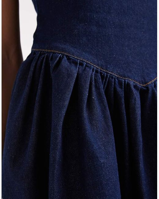Vestido Vaquero Corto Con Lavado Azul Y Cintura Baja De Miss Selfridge de color Blue