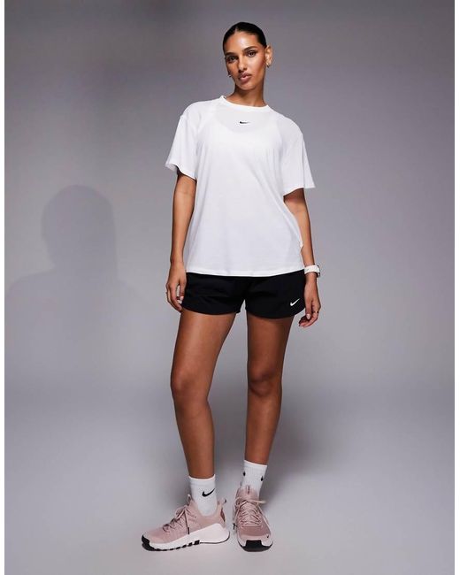 Nike One in het White