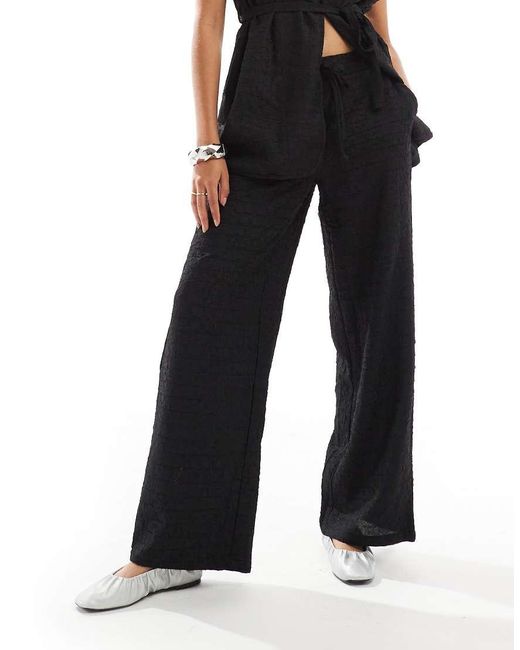 Pantalones Negros Holgados Texturizados De (Parte De Un Conjunto) Vero Moda de color Black