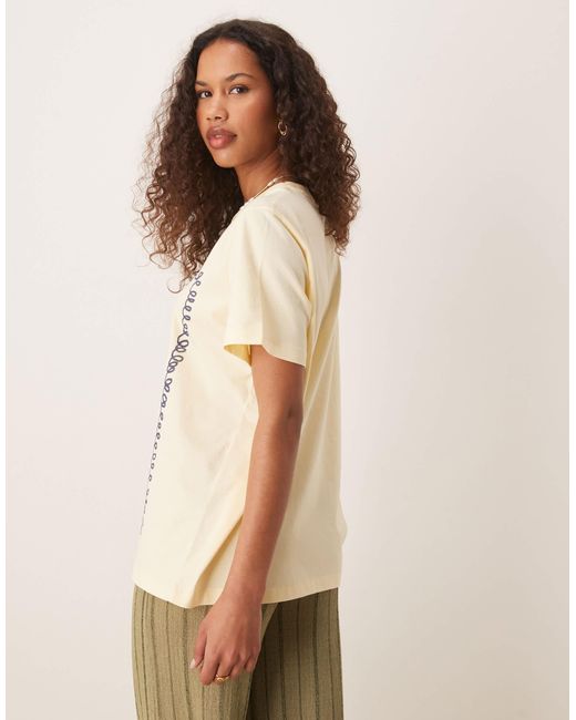 T-shirt standard à imprimé fleurs - citron délavé ASOS en coloris Natural
