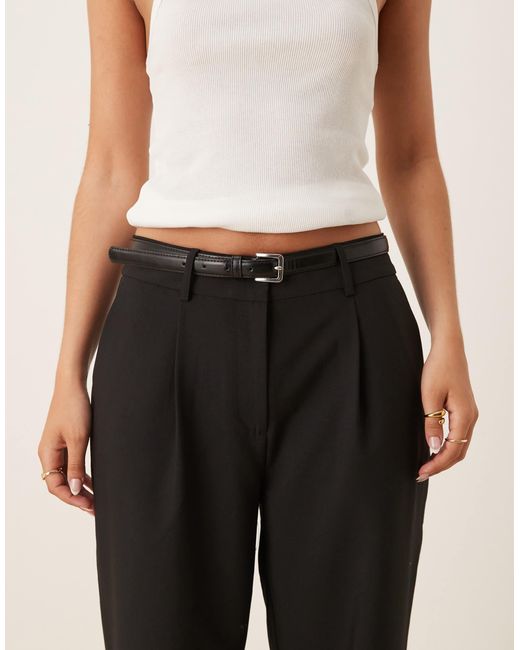 ASOS Natural – elegante, gerade geschnittene hose mit gürtel aus kunstleder