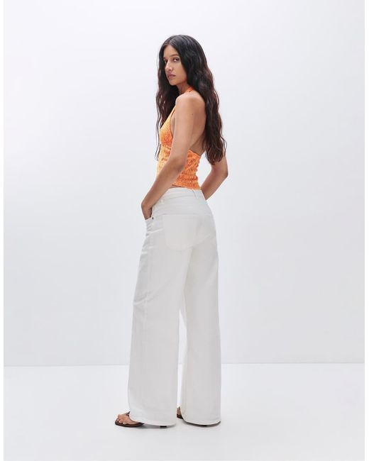 Top Allacciato Al Collo di Pull&Bear in White