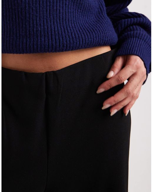 Pantalon large ajusté ONLY en coloris Blue