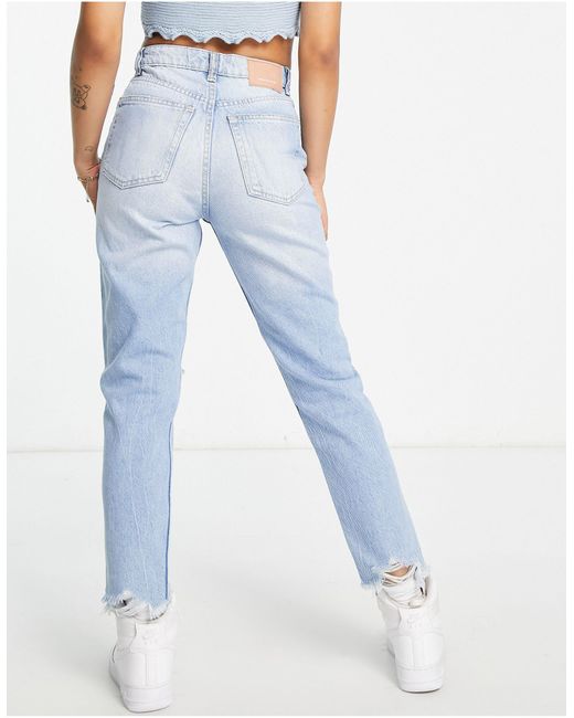 Bershka Petite - Mom Jeans Met Scheuren in het Blauw | Lyst NL