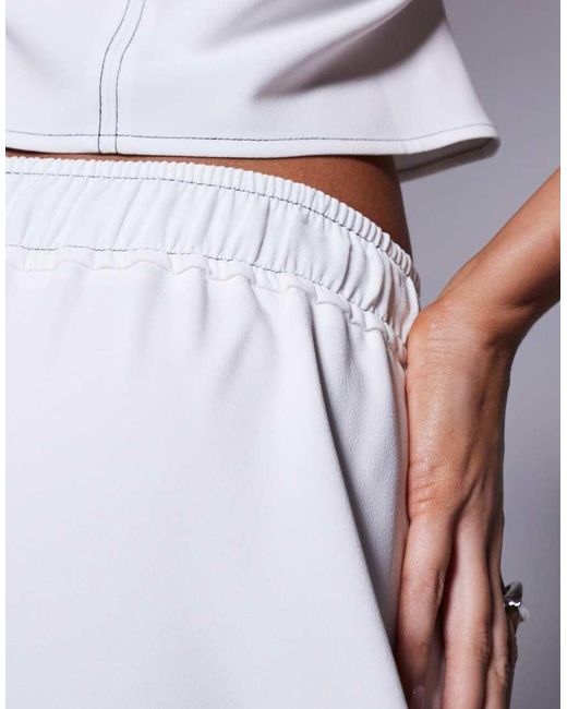 Pantalones Blancos Con Lazada En La Cintura Y Pespuntes En Contraste De (Parte De Un Conjunto) ASOS de color White