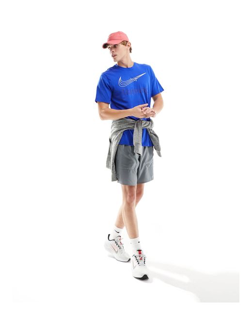 Camiseta azul real con estampado gráfico del logo swoosh dri-fit Nike de hombre de color Blue
