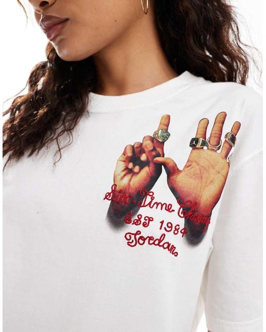 Camiseta Blanca Con Estampado Gráfico De Anillos En La Espalda De Nike de color White