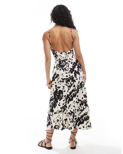 JJXX White – satin-maxikleid mit mehrfarbigem kuhfleckenprint
