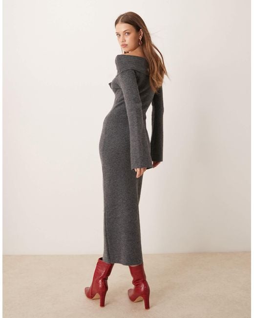 Robe longueur mollet en maille avec encolure bardot à détail noué - anthracite Pretty Lavish en coloris Natural