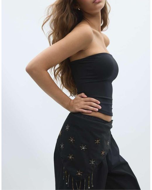 Sciarpa Nera Con Strass E Frange di Stradivarius in Black