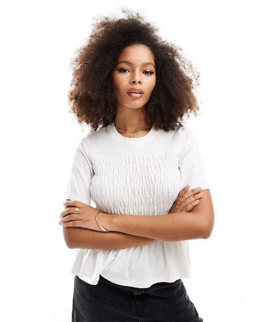 Vero Moda White – gesmoktes, kurzärmliges t-shirt