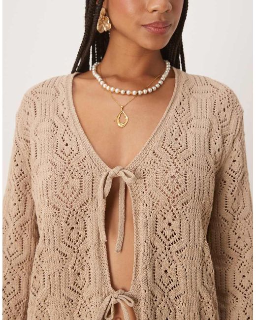 Cárdigan Con Cuello De Pico Y Lazada Delantera De Croché De -Neutro ASOS de color Natural