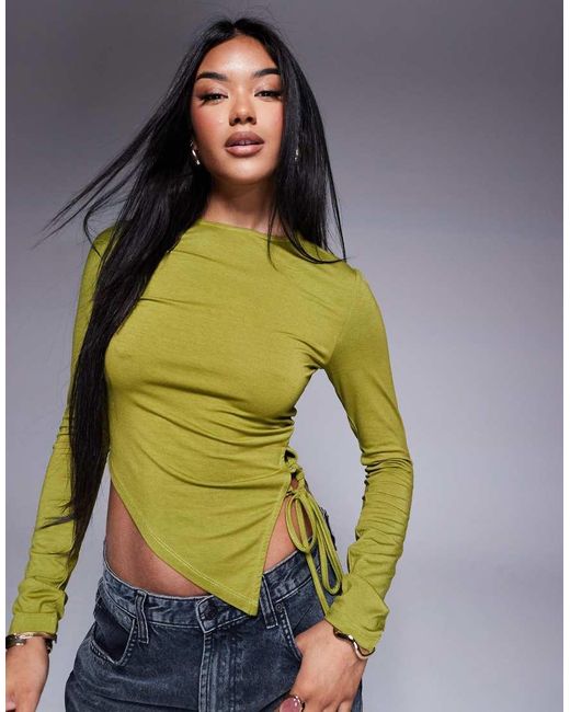 Top Color Oliva Con Lati Asimmetrici E Allacciatura di ASOS in Yellow