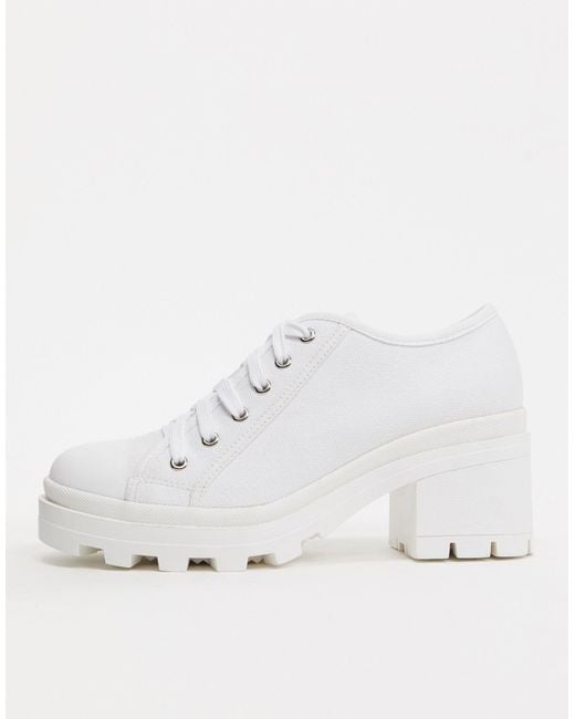 white lace up canvas sneakers