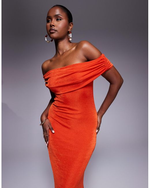 Robe texturée coupe longue et moulante avec encolure bardot froncée Aria Cove en coloris Red