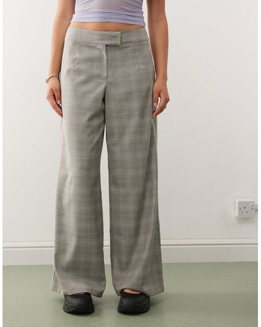 Pantalon habillé ample à taille basse et à carreaux Collusion en coloris Gray