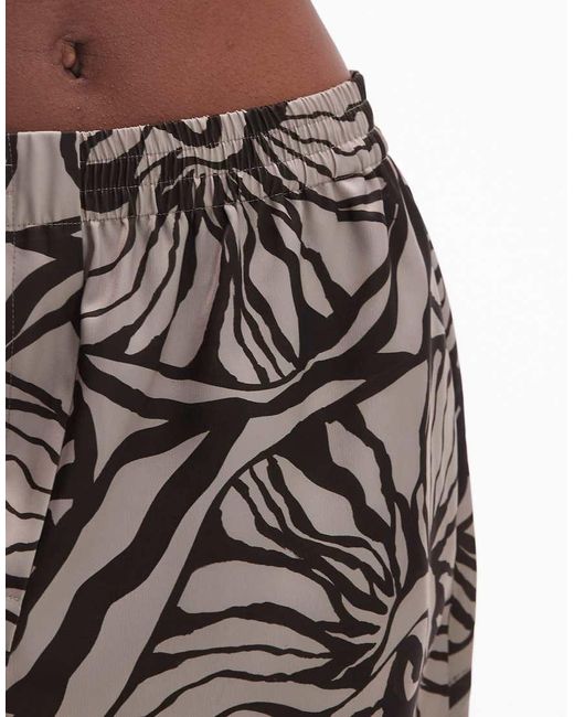 Pantaloncini di TOPSHOP in White