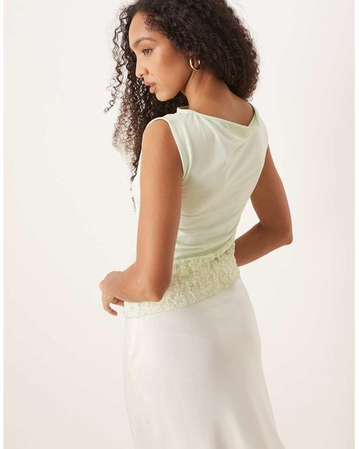 ASOS Asymmetrische Top Met Boothals En Kant in het Natural