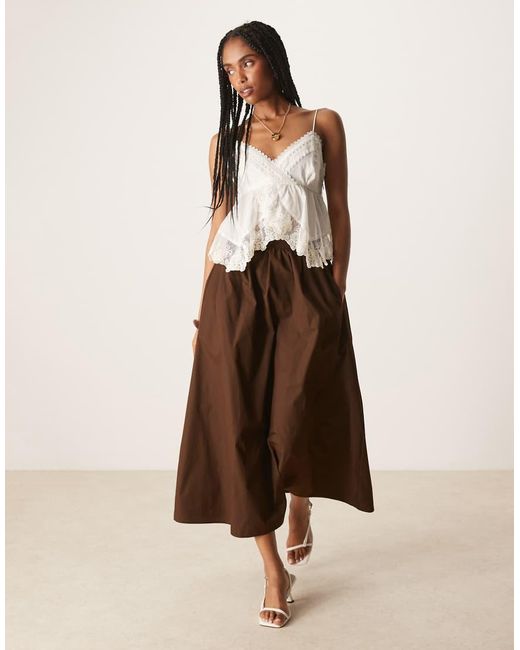 Top Babydoll Premium Ricamato di Abercrombie & Fitch in Brown