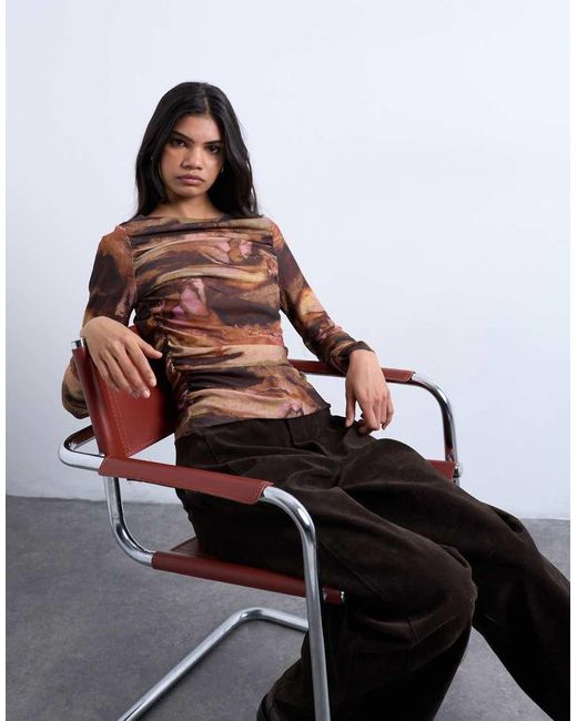 Top A Maniche Lunghe Arricciato Con Stampa Astratta di TOPSHOP in Multicolor