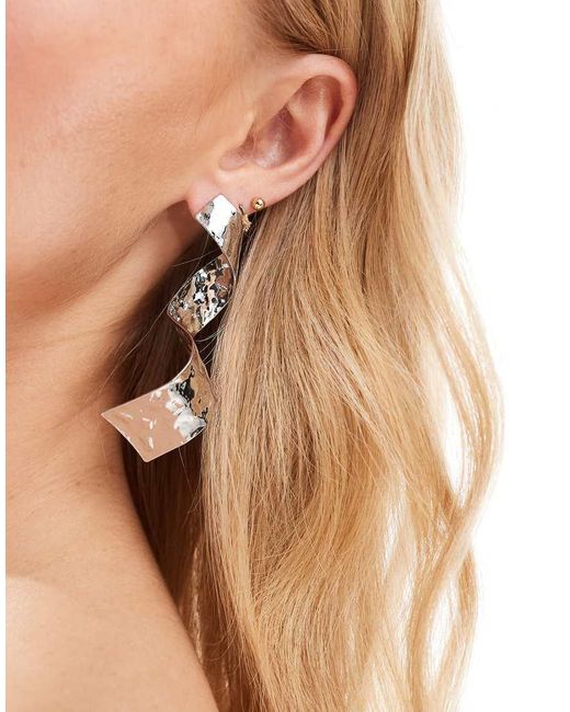 Orecchini Pendenti Argentati Martellati Con Design A Spirale di ASOS in Brown