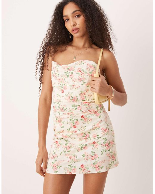 Robe bandeau courte en coton avec imprimé fleuri et buste froncé Mango en coloris Natural