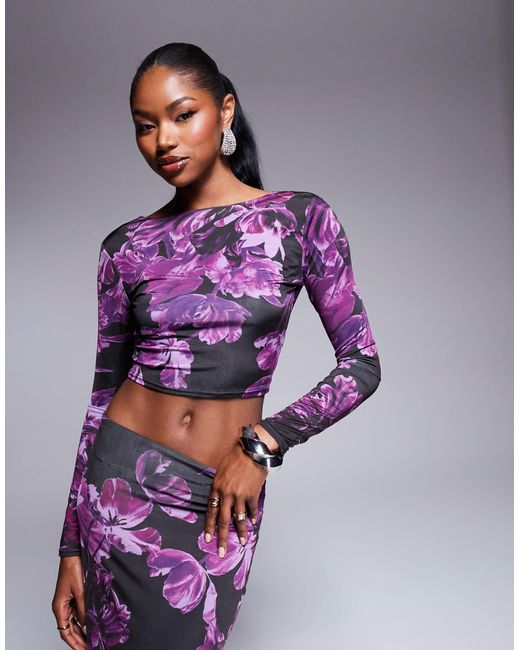 Kaiia Purple – exklusives, langärmliges, figurbetontes oberteil mit tiefem rückenausschnitt und lila muster, kombiteil