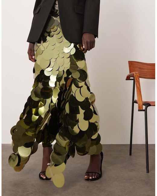 Falda Larga Con Bajo Cuadrado Y Diseño Lineal Ondulado Con Abalorios De ARRANGE de color Natural