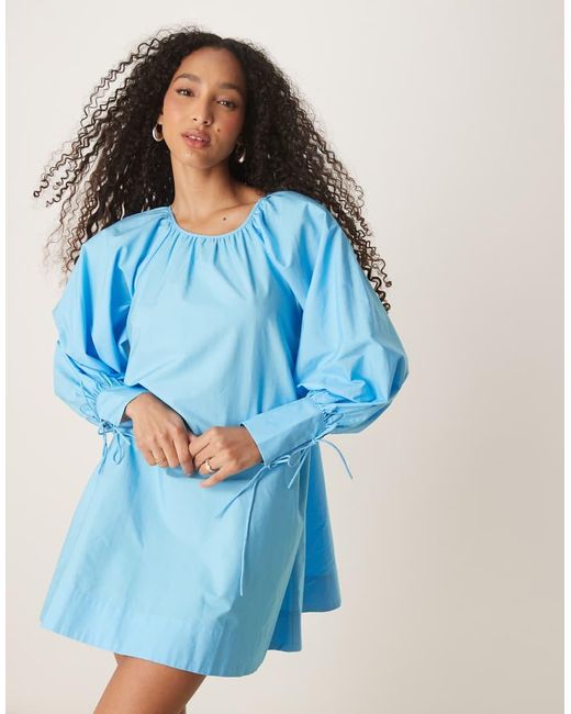 Vestido Corto Con Puños Anchos De ASOS de color Blue