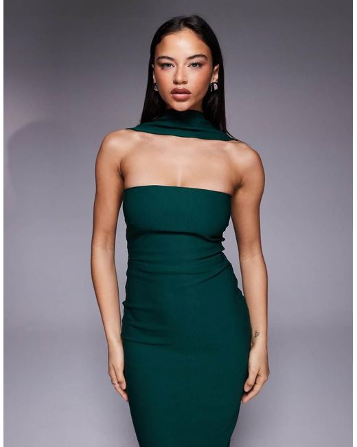 Vestido Largo Con Escote Palabra De Honor, Detalle De Gargantilla Y Botones Traseros De Bengalina De Vesper de color Green