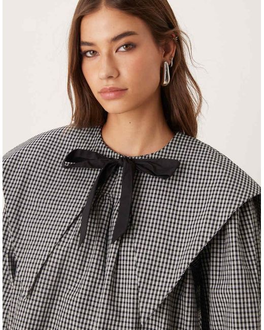 Vestido Corto Negro Y Blanco A Cuadros Amplio Con Lazada Y Solapas Extragrandes De Glamorous de color Gray