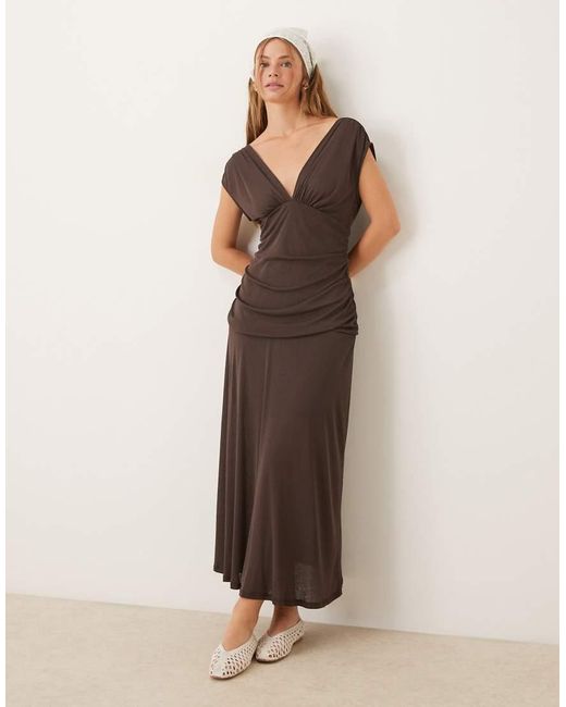 ASOS Mouwloze Maxi-Jurk Van Getextureerd Mesh Met Diepe V-Hals En Gerimpelde Taille in het Brown