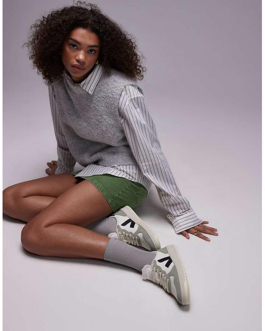 V-10 di Veja in Gray