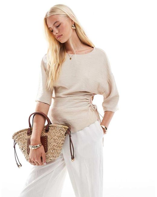 ASOS Asymmetrische Top Met Uitsnijding Aan De Zijkant in het Natural