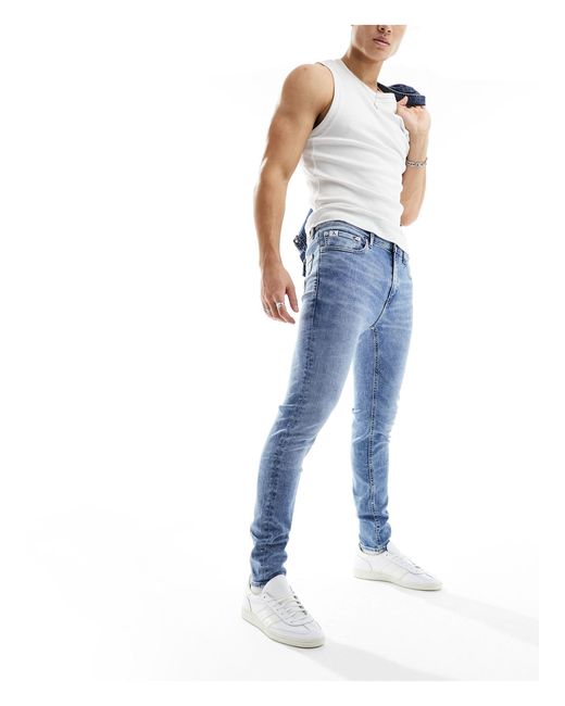 Jeans super skinny lavaggio medio di Calvin Klein in Blue da Uomo