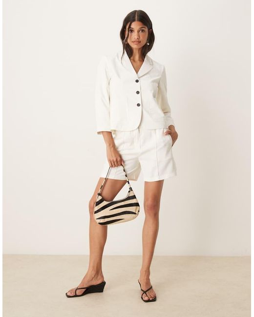 Aware Elegante Short in het Natural
