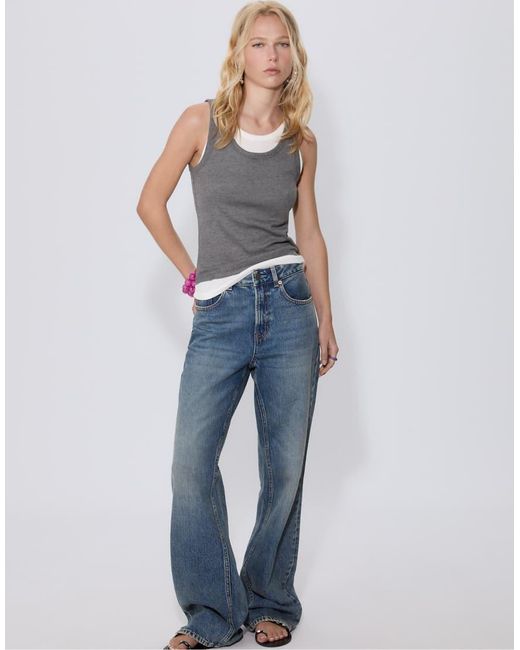 T-Shirt Scuro Con Scollo A Vogatore E Dettagli A Contrasto di Stradivarius in Gray