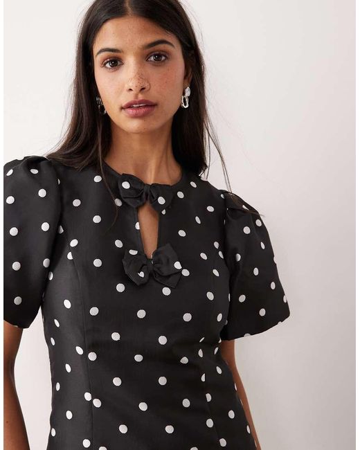 Vestito Corto Strutturato Nero A Pois Bianchi Con Maniche A Sbuffo di Y.A.S in Black