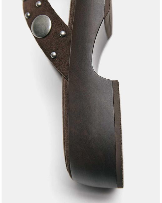 Tongs cloutées Pull&Bear en coloris Brown
