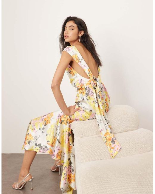 ARRANGE Midi Slipdresses Met Vierkante Snit En Bies Aan De Achterkant in het Natural