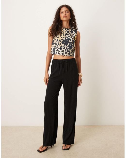 Crop top d'ensemble sans manches - imprimé léopard Mango en coloris Black