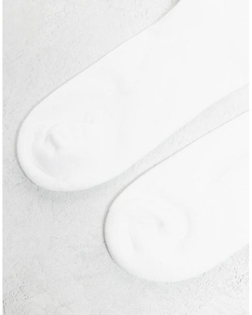 Pack De 2 Pares De Calcetines Blancos Con Estampado Gráfico De Gato De La Suerte De ASOS de hombre de color White