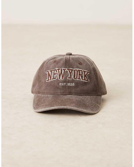 Cappellino Slavato Con Scritta "New York" di SUI AVA in Brown