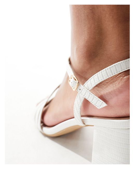 Sandali con tacco largo a pianta larga bianchi con cinturini di New Look in White
