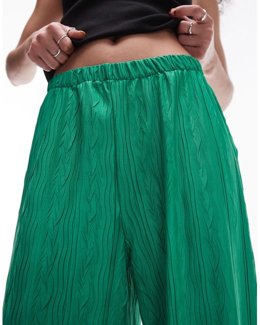Pantaloni stropicciati plissé verdi a fondo ampio di TOPSHOP in Green