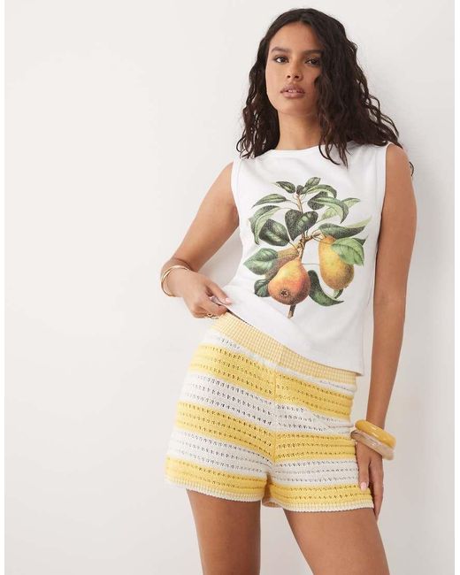 Canotta Bianca A Coste Con Scollo A Barchetta E Grafica Di Frutta Vintage di ASOS in White