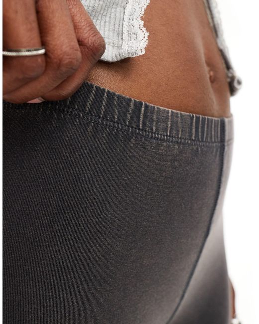 Pantalones cortos gris lavado ajustados Collusion de color Black