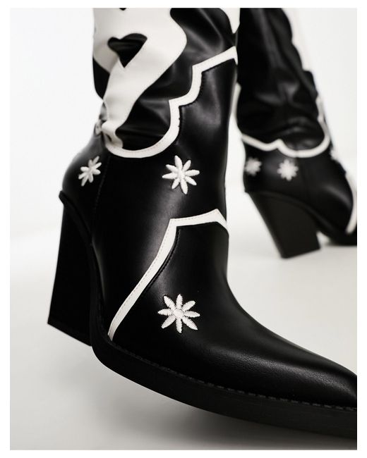 Stivali al ginocchio stile western bianchi e neri di Daisy Street in Black